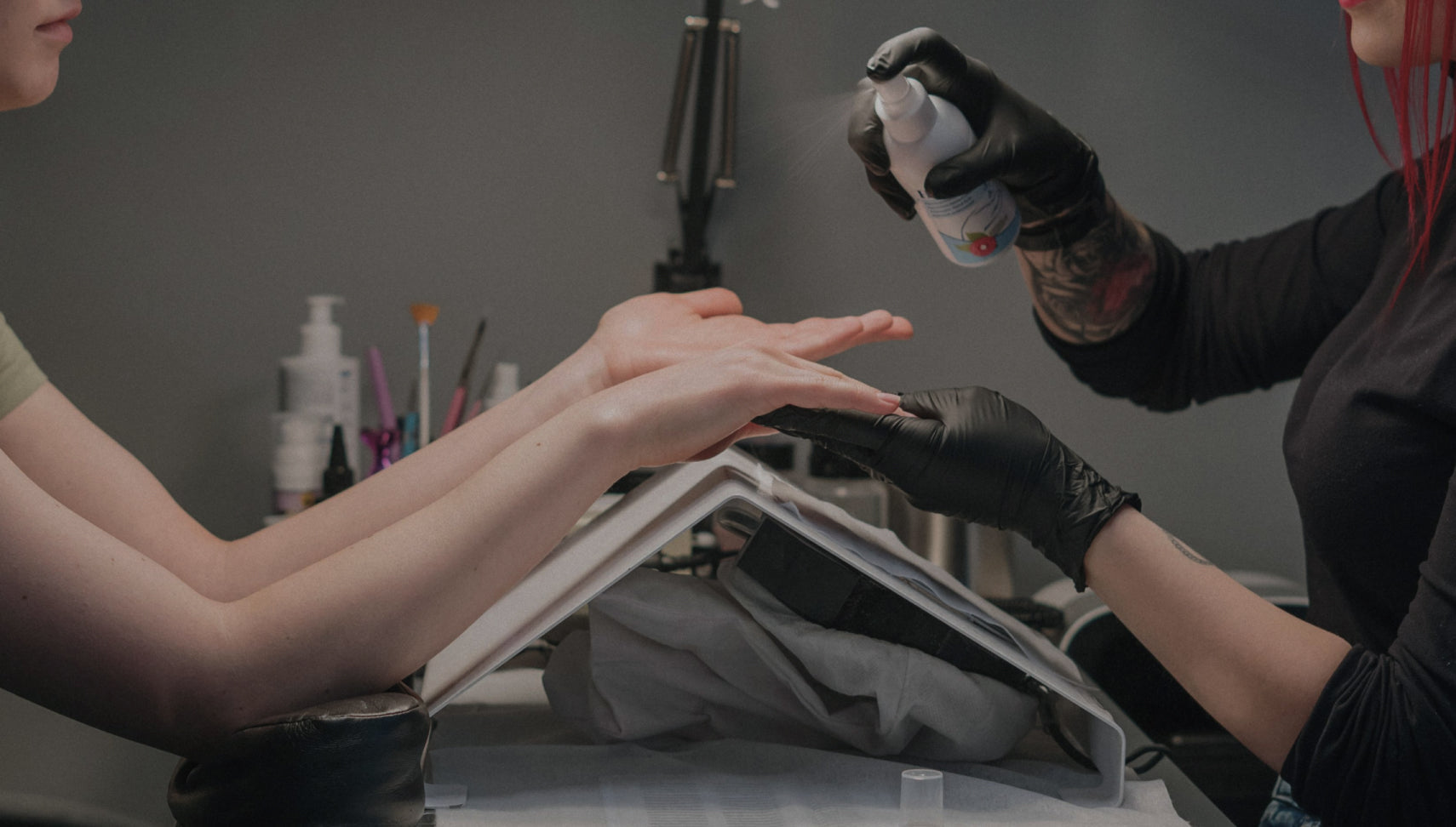The Best Face Mask for Hairdressers, Nail Techs & Lash Artists: Why Carbon Matters